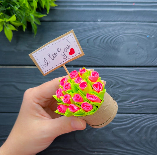 Tiny Flower: Rose Hatbox Bouquet